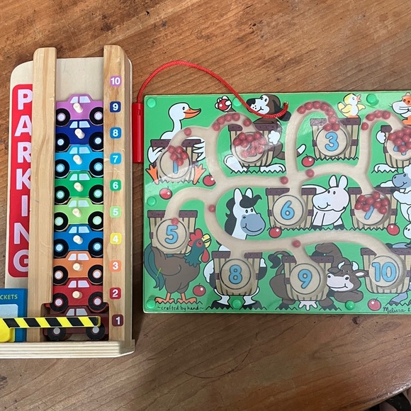 Melissa & Doug Colorful counting car parking and magnetic counting maze Farm - Picture 1 of 15